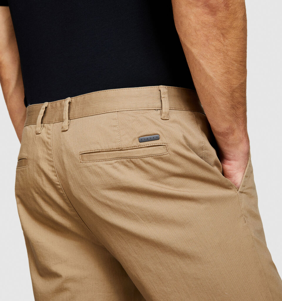 Slim fit chinos - men's slim fit trousers - Camel | Sisley image number 5